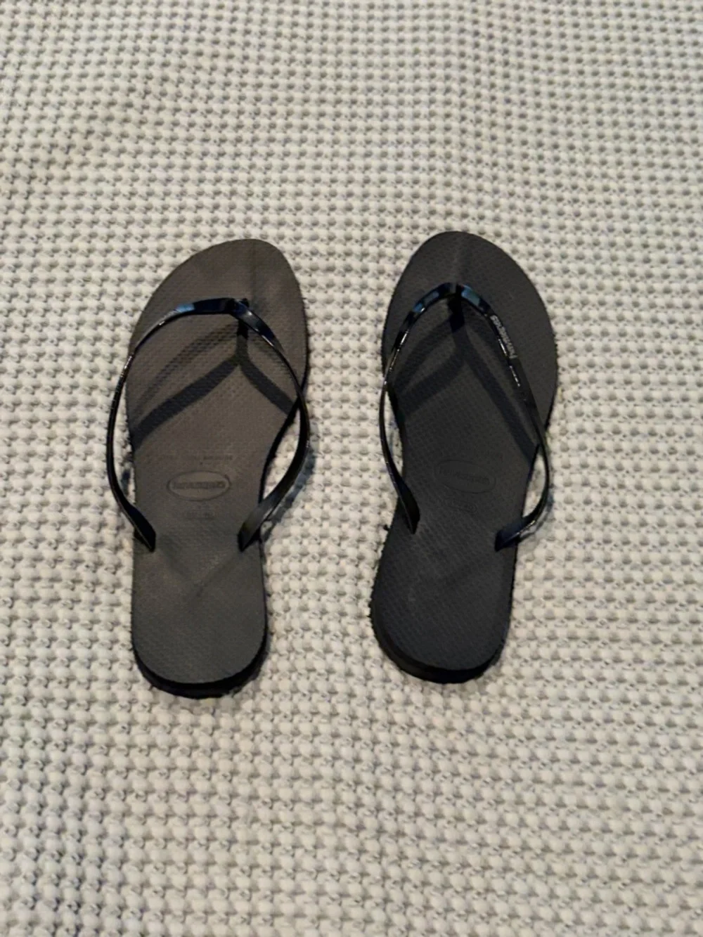 Havaianas Slim Flip Flops in Black - Picture 2 of 4